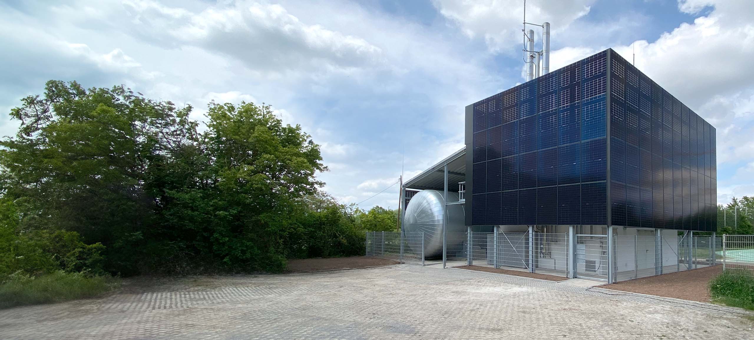 Fassaden-Pv Bifazial, Korntal BIPV Kaltfassade, Building Integrated PV, 360°-Fassade mit bifazialen Modulen, Bauintegrierte Photovoltaik, PV-Fassade, Solar Fassade, PARK-SOLAR, SOLAR-FASSADE, FASSADEN-SOLAR, PV Retrofit,